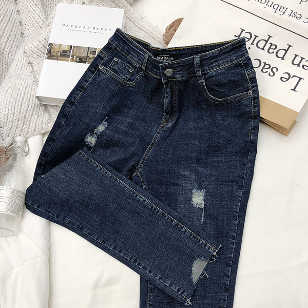 Стилни дамски накъсани дънки с дължина 9/10 - големи размери