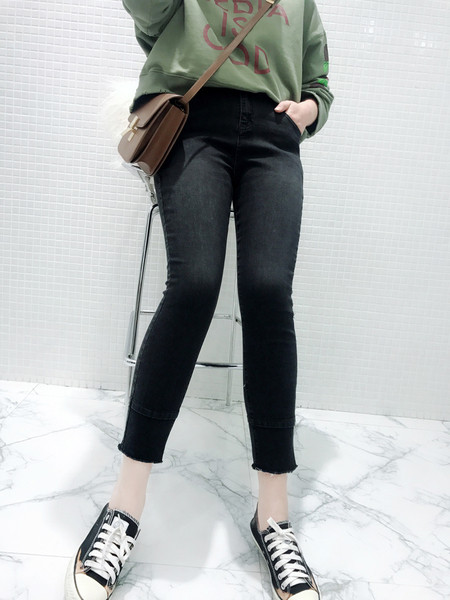 Ежедневни изчистени дамски дънки с дължина 9/10 - големи размери