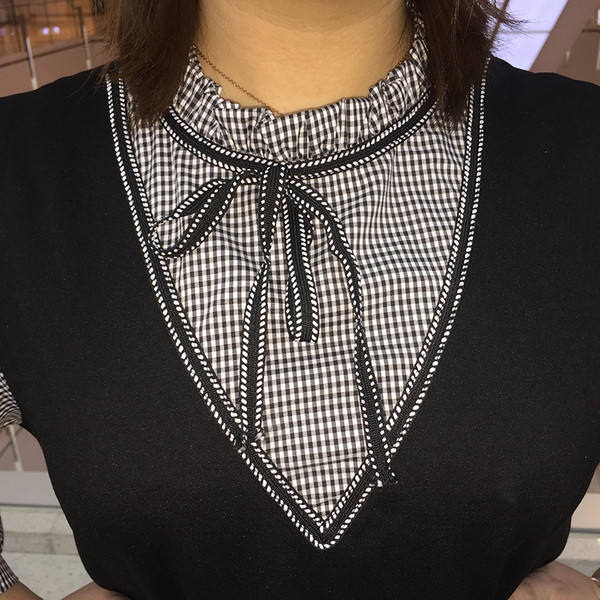 Спортно-елегантна дамска рокля в свободен стил с О-образна яка в черен цвят