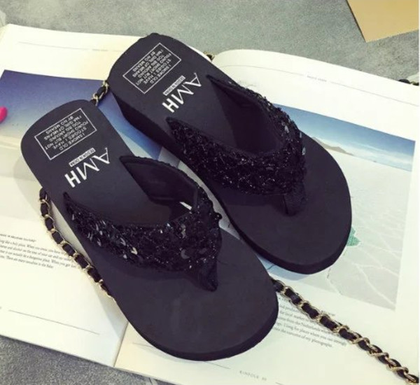 Papuci moderni de dama cu paiete si curea groasa intre degete