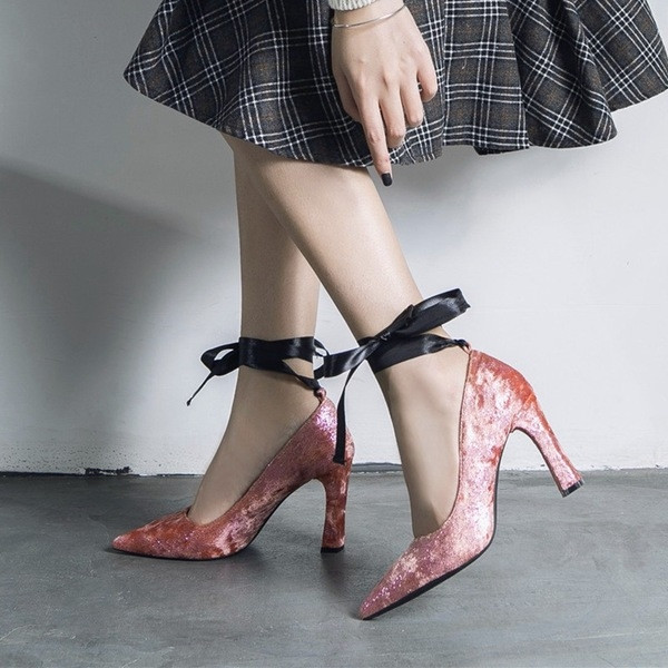 Стилни дамски сандали на ток и остри от акдифе с панделка в розов и черен цвят