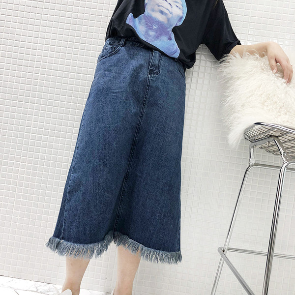 Небрежна ретро дамска пола с ресни - големи размери