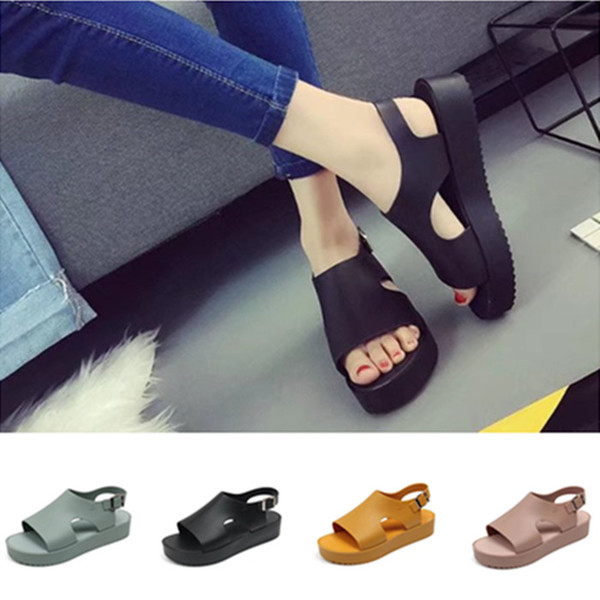 Ежедневни дамски сандали на платформа в различни цветове 