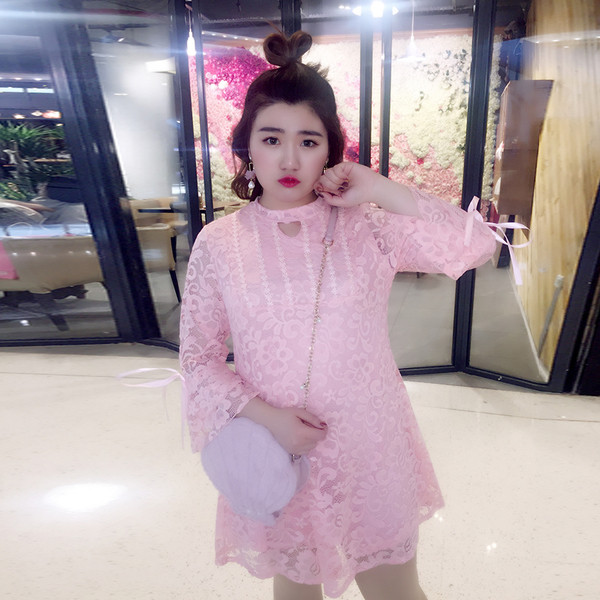 Елегантна дамска дантелена рокля с прозрачни ръкави в три цвята