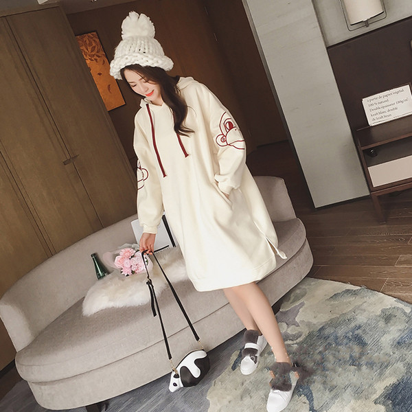 Αθλητικό μακρύ πουλόβερ για τις έγκυες γυναίκες με κουκούλα και εφαρμογές