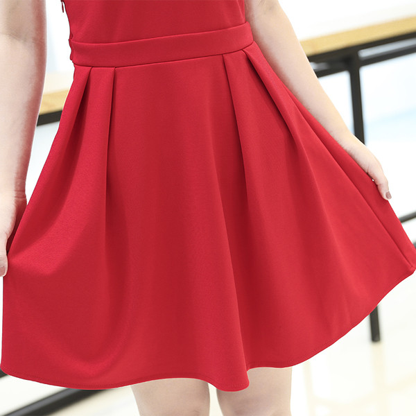 Μοντέρνο γυναικείο φόρεμα με ντεκολτέ σε σχήμα V, γυμνή πλάτη και κορδέλα