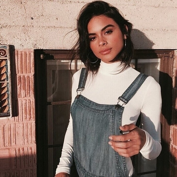 Body de dama in alb intr-un model simplu cu decolteu in O