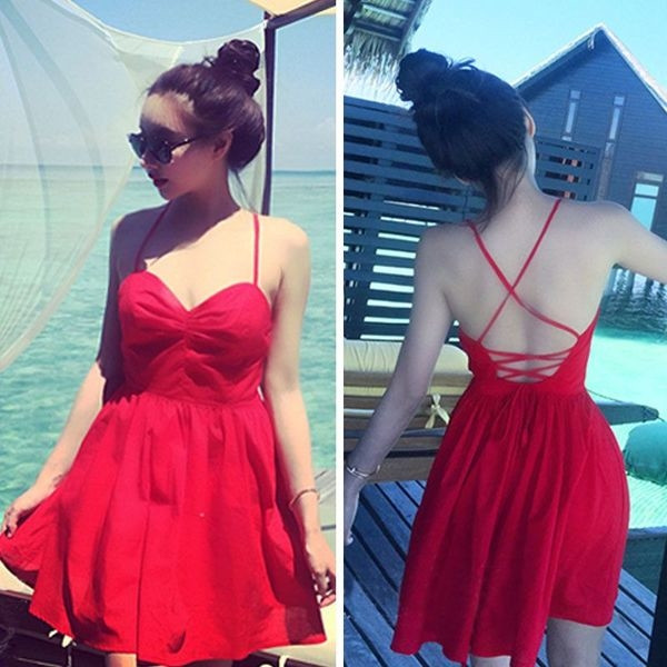 Női nyári ruha V-nyakkal és keresztpántokkal a hátán