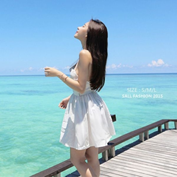 Női nyári ruha V-nyakkal és keresztpántokkal a hátán