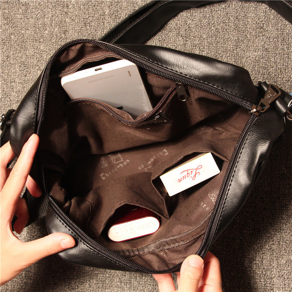 Κομψή ανδρική δερμάτινη τσάντα με μακρά λαβή και πολύχρωμη επένδυση, κατάλληλη για τη καθημερινή ζωή