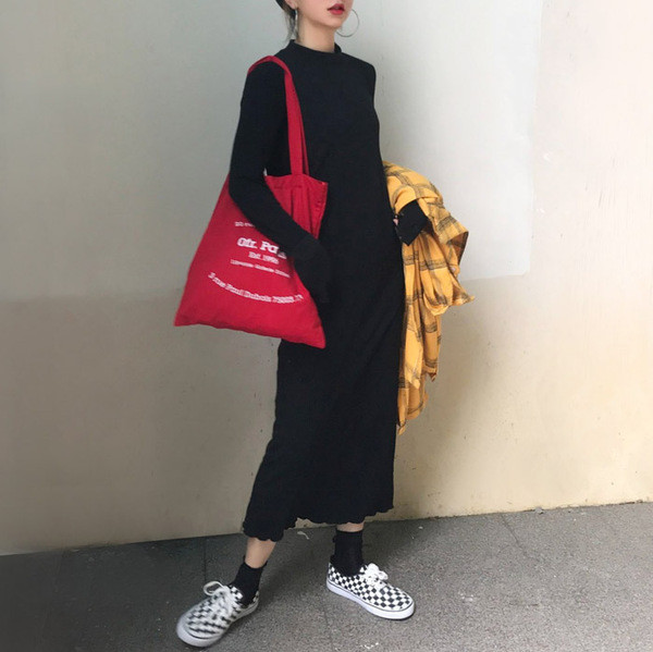 Rochie lungă de damă, lejer, curată, în negru