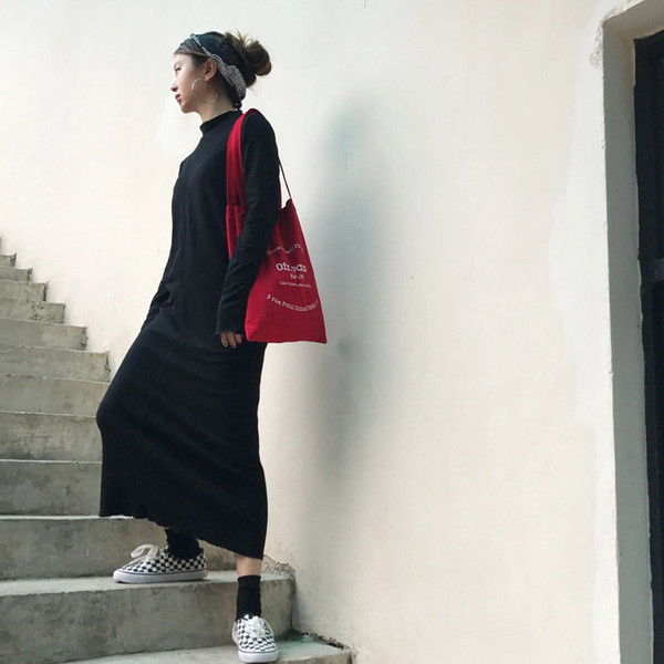 Rochie lungă de damă, lejer, curată, în negru