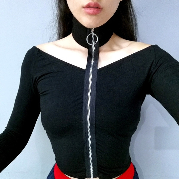 Bluză de damă elegantă de culoare neagră, cu fermoar pe toată lungimea