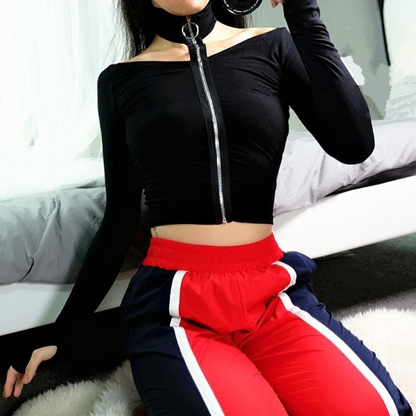 Bluză de damă elegantă de culoare neagră, cu fermoar pe toată lungimea