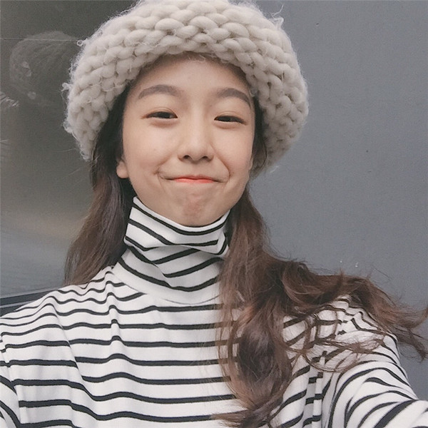 Κομψήγυναικείαμπλούζα σε λεύκο και μαύρο χρώμα