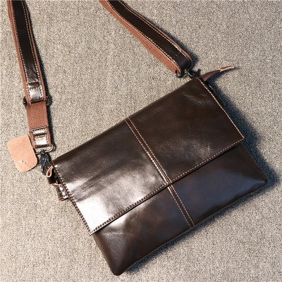 Мъжка чанта от изкуствена кожа-тип клъч в кафяв цвят