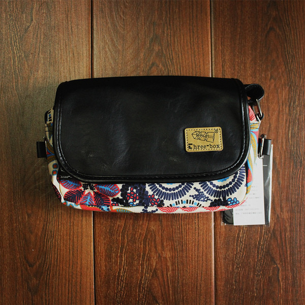 Μικρή ανδρική τσάντα κατασκευασμένη από οικολογικό δέρμα και ύφασμα, δύο μοντέλα