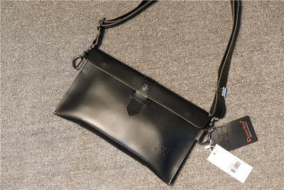 Stílusos férfi clutch táska műbőrből, két színben