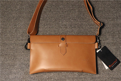 Stílusos férfi clutch táska műbőrből, két színben