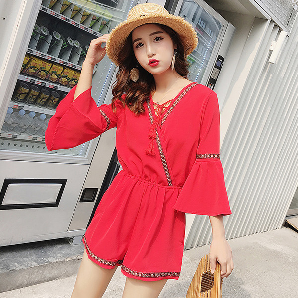 Salopetă de damă cu mâneci largi și motive interesante