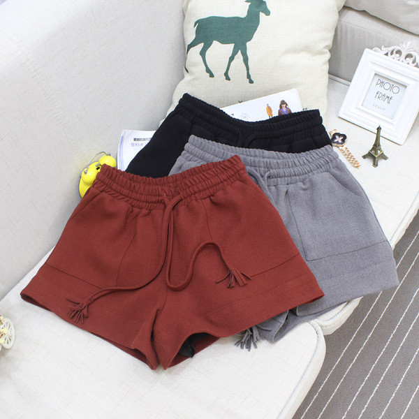 Pantaloni scurti de dama uni, cu cravate si buzunare, potriviti pentru utilizarea de zi cu zi in trei culori