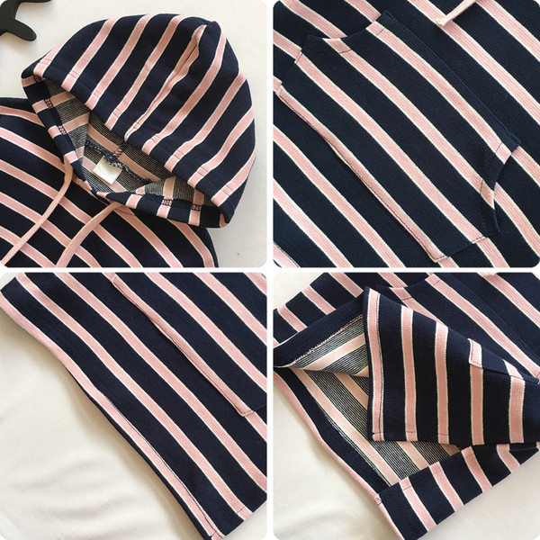 Rochie pentru copii cu gluga si cravate in doua culori