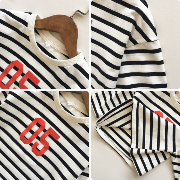 Bluza pentru copii cu guler in forma de O si imprimeu in doua culori