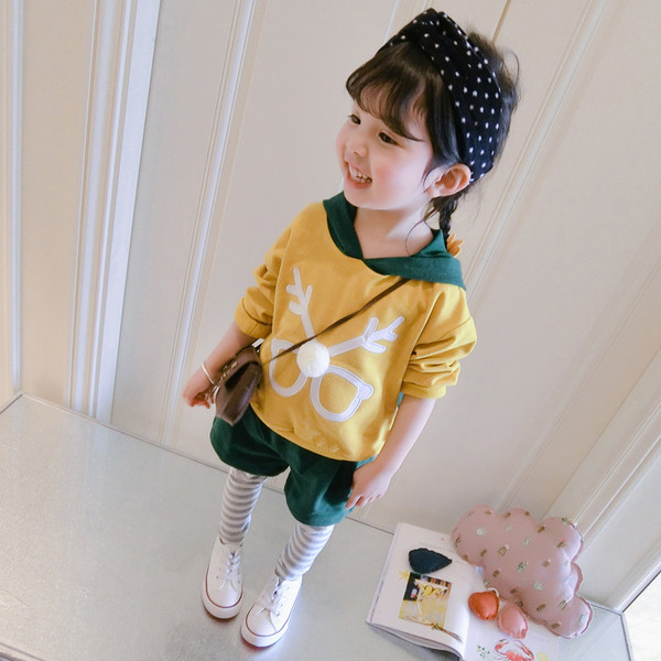 Σετ για κορίτσια σε τρία χρώματα με μπλούζα με ενδιαφέρουσα κουκούλα