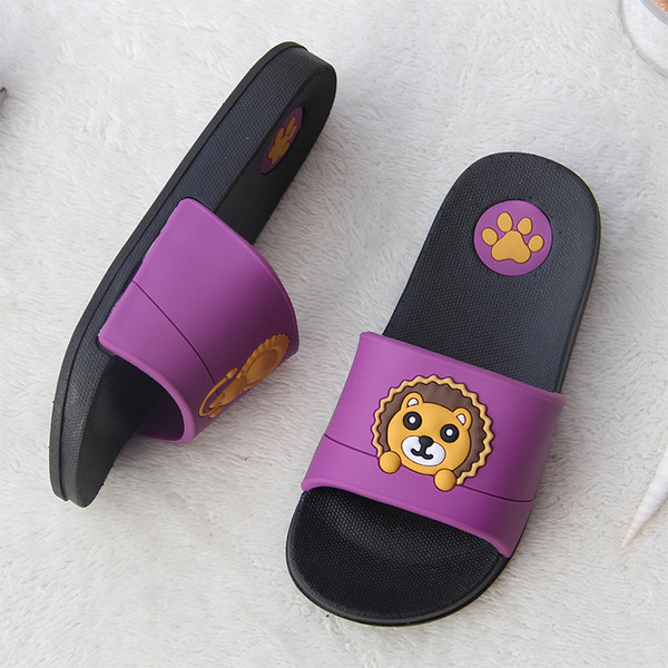 Papuci pentru copii în diferite culori cu imaginea unui pui de leu potrivit pentru fete și băieți