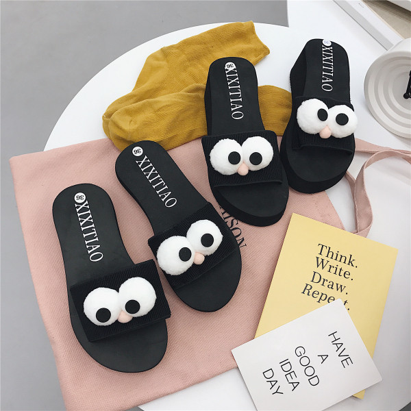 Interesanti papuci de dama aplicatie 3D in negru, doua modele cu talpa plata si platforma