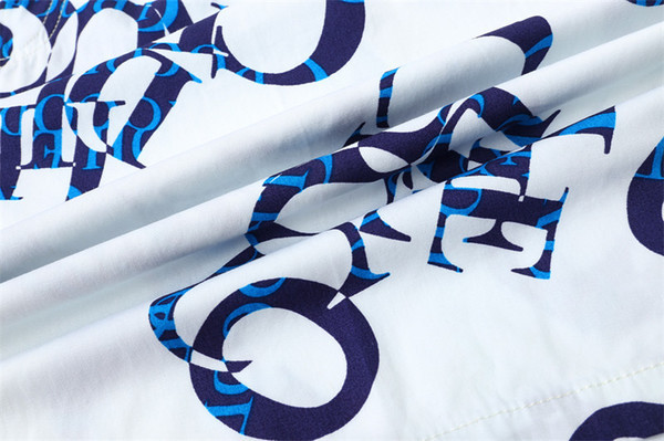 Pantaloni scurți pentru bărbați în alb cu inscripție colorată