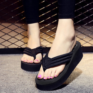 Παντόφλες για γυναίκες σε πλατφόρμα κατάλληλα για τη καθημερινή ζωή, διάφορα μοντέλα