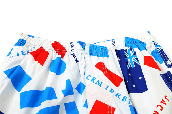 Férfi rövidnadrág fehér színben, színes nyomattal