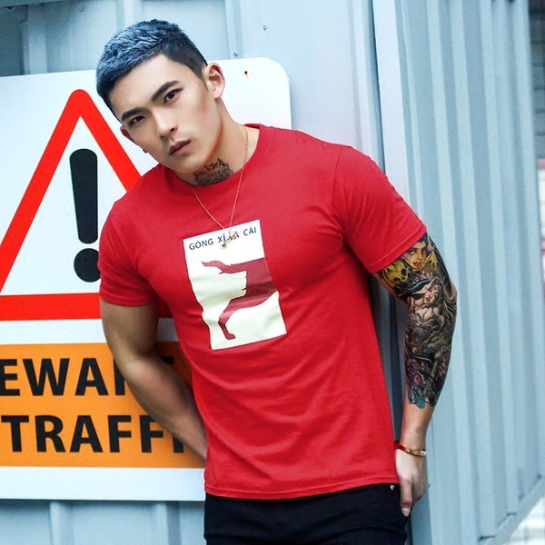 Ανδρικό μπλουζάκι με κοντό μανίκι σε κόκκινο χρώμα