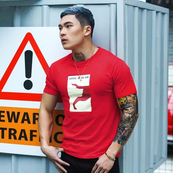 Ανδρικό μπλουζάκι με κοντό μανίκι σε κόκκινο χρώμα