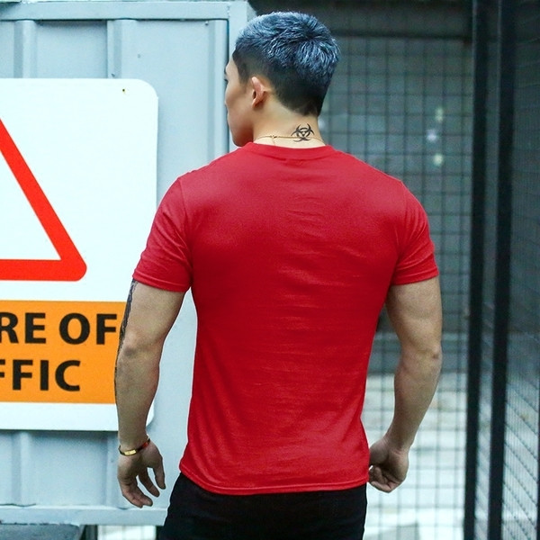 Ανδρικό μπλουζάκι με κοντό μανίκι σε κόκκινο χρώμα