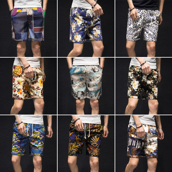 Nyári színű férfi nadrág zsebekkel és nyakkendőkkel