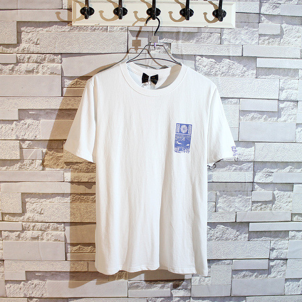 Férfi rövid ujjú póló két színben színes nyomattal