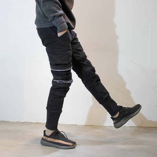 Pantaloni sport pentru bărbați de culoare neagră cu element cu fermoar