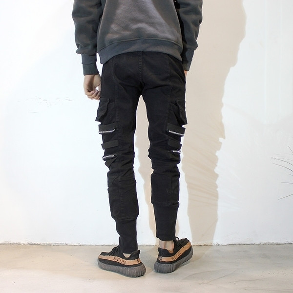 Pantaloni sport pentru bărbați de culoare neagră cu element cu fermoar