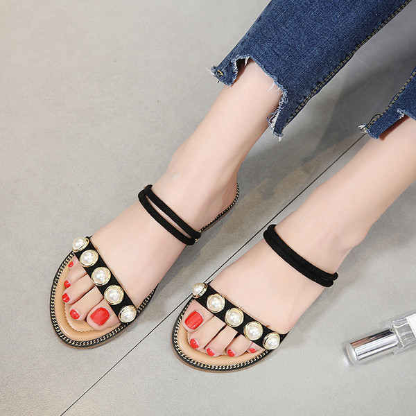 Egyszerű női alacsony szandál, mindennapi használatra alkalmas többféle színben, két modell