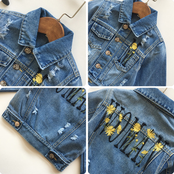 Παιδικό τζιν μπουφάν για κορίτσια με επιγραφή και floral κεντήματα