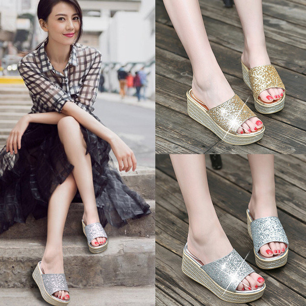 Fényes női platformpapucs, mindennapi használatra alkalmas három színben