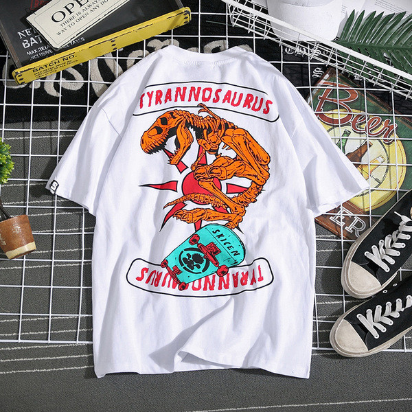 Ανδρικό μπλουζάκι με πολύχρωμες εφαρμογές σε λευκό και μαύρο χρώμα