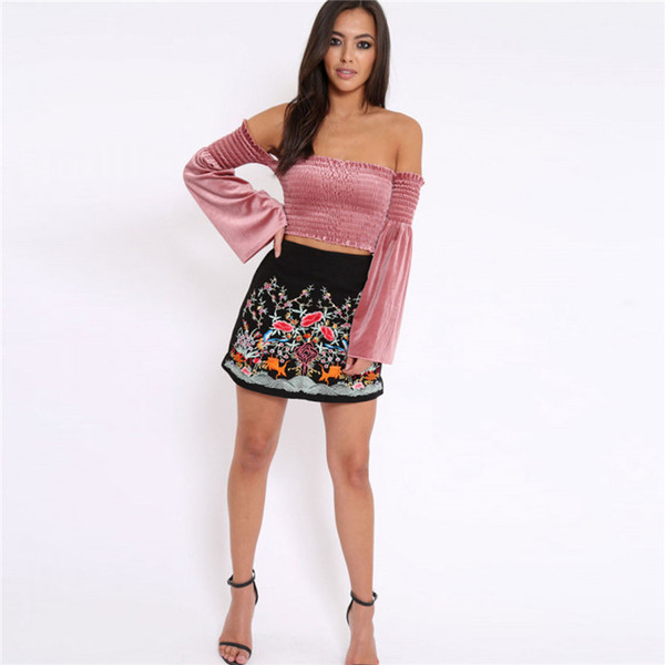 Stílusos női szett két részből - szoknya és bársony felső