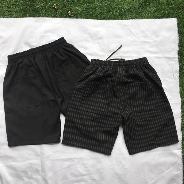 Stílusos férfi rövidnadrág nyakkendővel, mindennapi használatra alkalmas fekete színben, két modell