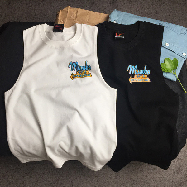 Αθλητική φανέλα για άνδρες με πολύχρωμη εφαρμογή και λευκό και μαύρο χρώμα στην πλάτη