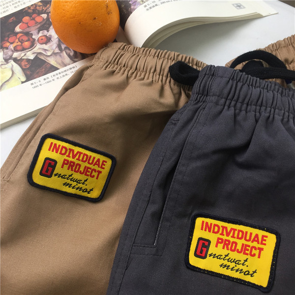 Férfi sportnadrág, mindennapi használatra alkalmas nyakkendővel és minimintával, két színben