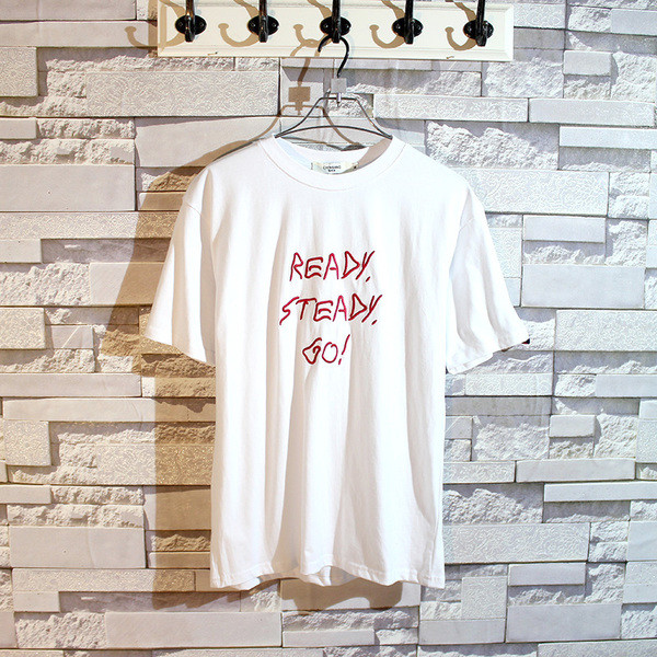 Fekete-fehér férfi póló hímzett színes felirattal