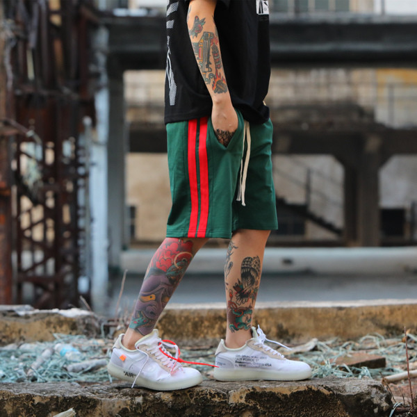 Ανδρικά αθλητικά σορτς σε διαφορετικά χρώματα